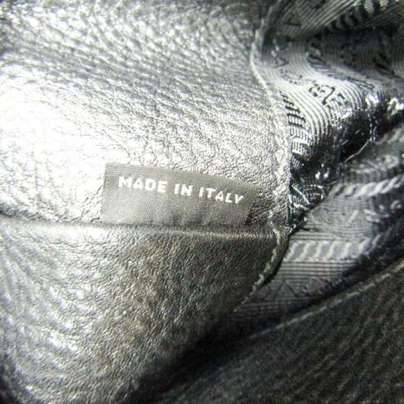 PRADA Leather Handbag Shoulder Bag in Black - Picture 15 of 16